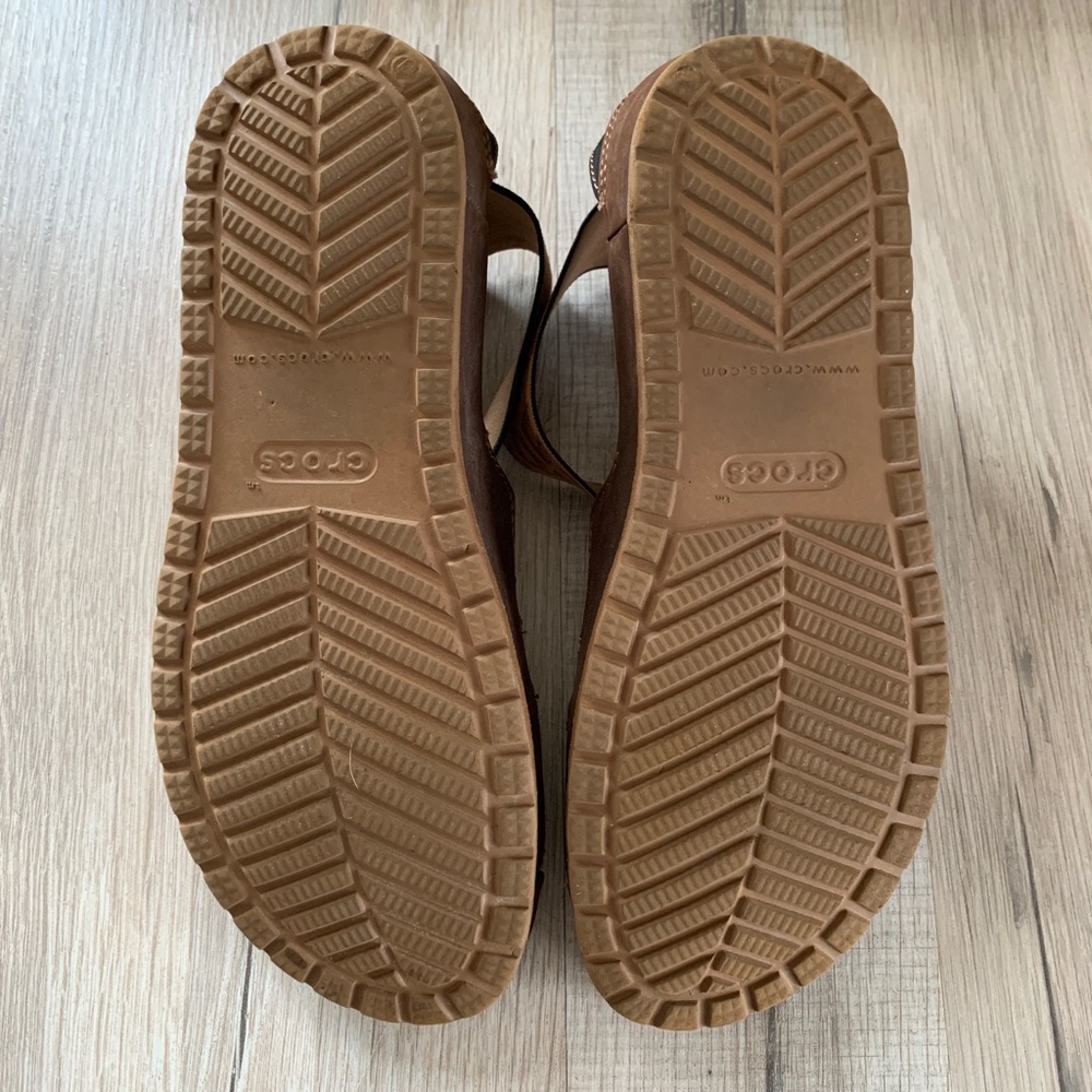 Crocs Anna Ankle Strap Leopard Print Sandals - Picture 6 of 6